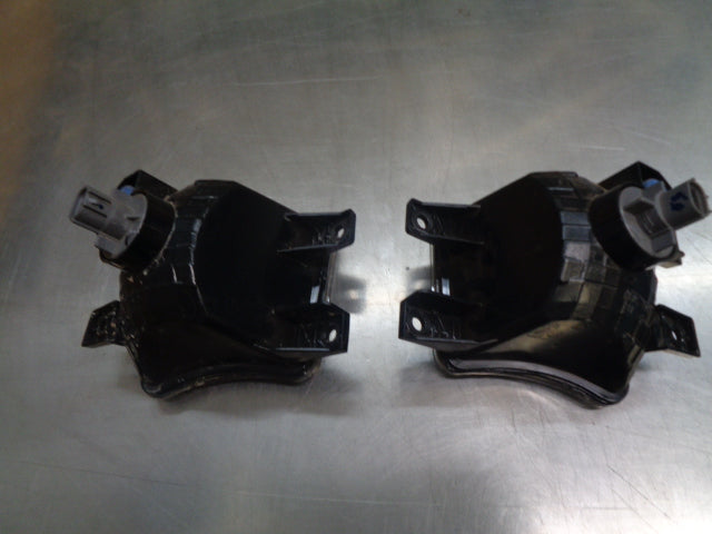 Mitsubishi MR Triton Genuine Front Bumper Indicator LHS VGC USED Part
