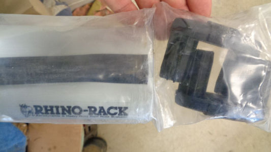 Rhino-Rack 1650mm Areo Bar with end caps silver New Part