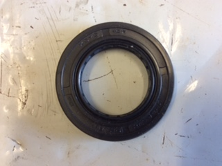 Toyota Hilux Genuine rear gear box seal 5 speed front leaf new part