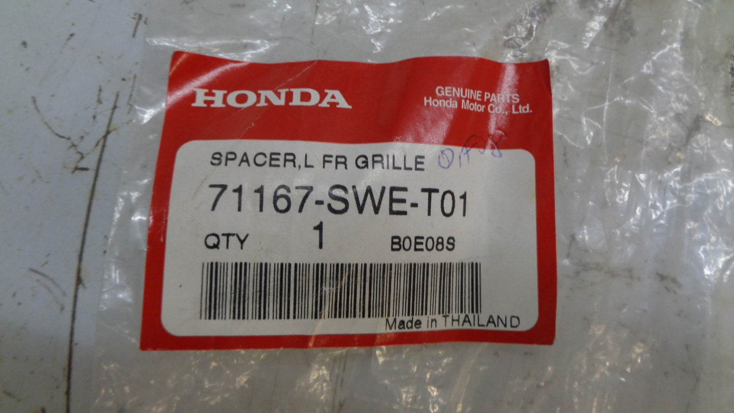 HONDA CR-V GENUINE LEFT (PASSENGER) FRONT GRILLE SPACER NEW PART