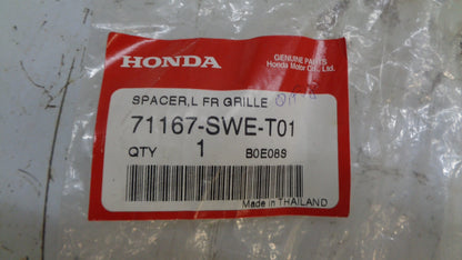 HONDA CR-V GENUINE LEFT (PASSENGER) FRONT GRILLE SPACER NEW PART
