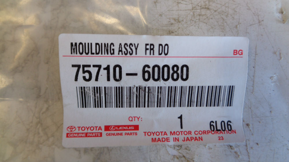 Toyota Landcruiser Genuine Right Hand Front Door Belt Moulding New Part