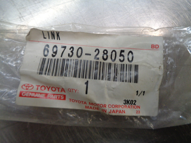 Toyota Tarago Genuine Right Hand Rear Door Lock Link Assy New Part