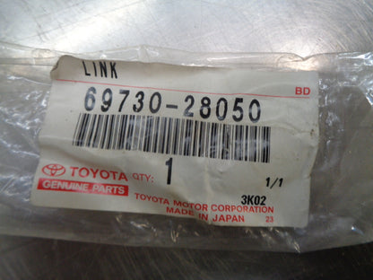Toyota Tarago Genuine Right Hand Rear Door Lock Link Assy New Part