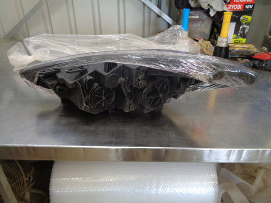 Kia Cerato Genuine RHF Headlight Reconditioned VGC Used Part