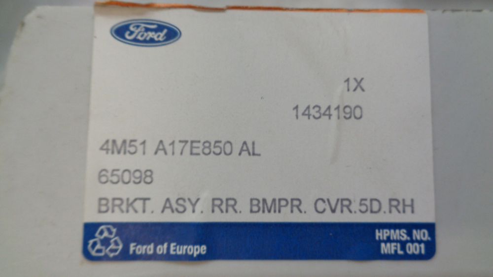 Ford Focus Genuine Right Hand Rear Bar Bracket New Part