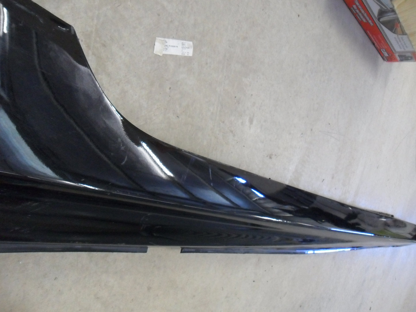 Holden VE SS/SSV Commodore Genuine Drivers Side Skirt Used Part