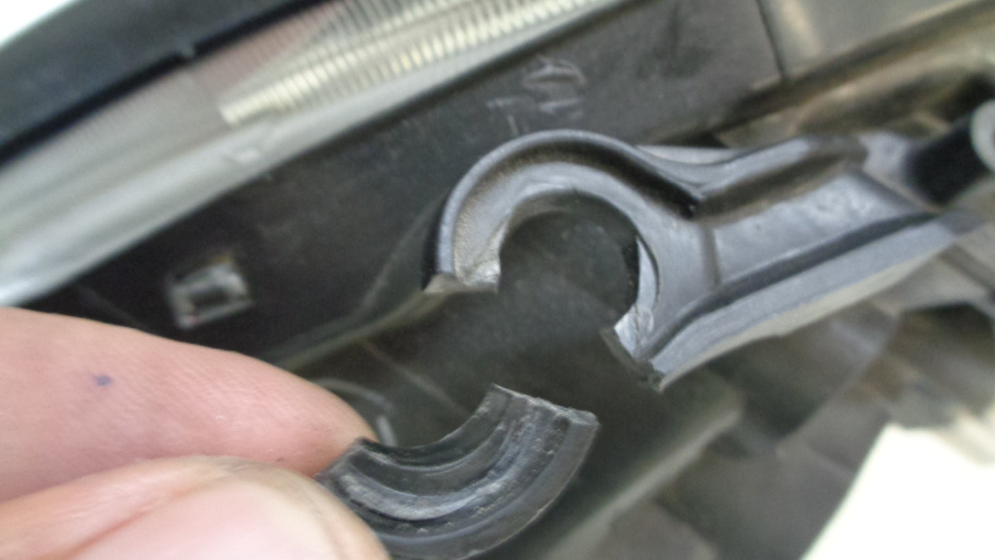 Used Drivers Headlight assembly Suits Toyota Lexus RX350 VGC