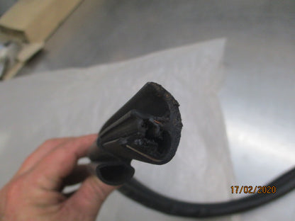 Nissan Pulsar Genuine Left Hand Front Door Welt Body Side Rubber New Part