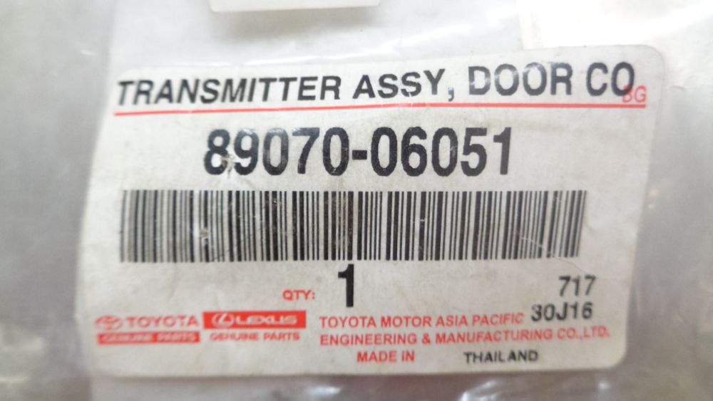 Toyota Camry Genuine 2 Remote Head Key Uncut New Part