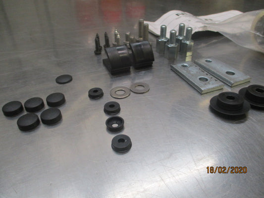 Nissan Navara D22 Genuine ST-R Over Lip Tub Liner Fitting Kit New Part