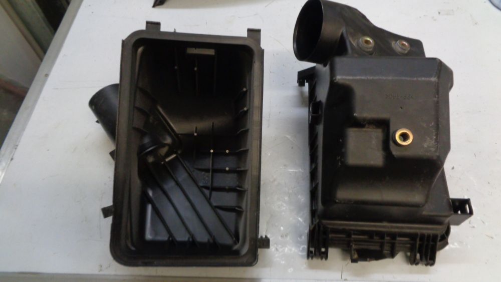 Used Air cleaner box suitable for Toyota Camry New part