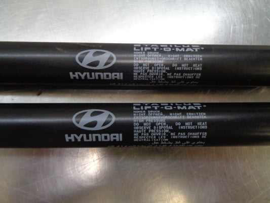 Hyundai Tuscon Genuine Tail Gate Gas Strut Pair New Part
