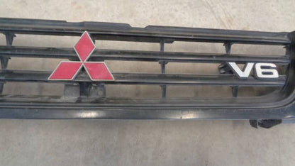 MITSUBISHI TRITON GENUINE USED RADIATOR GRILLE WITH BADGES USED PART