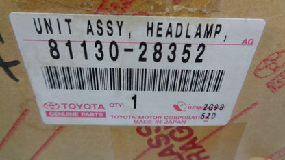 Toyota Tarago Genuine Front Right Hand Headlight w/o Levelling Motor New Part