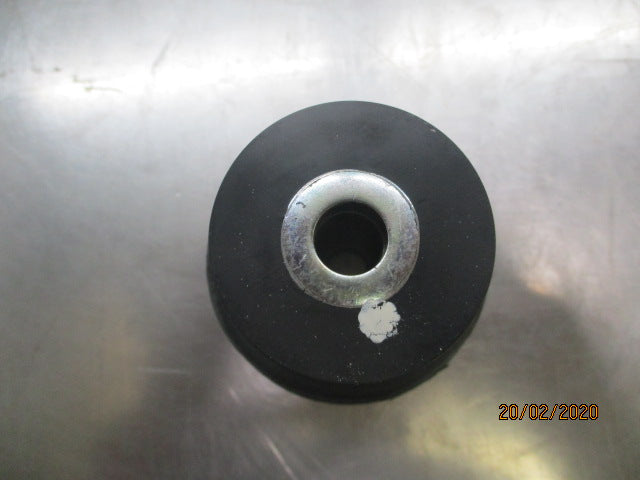 Nissan Navara D22 Genuine Rubber Body Mount New Part