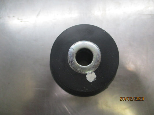 Nissan Navara D22 Genuine Rubber Body Mount New Part