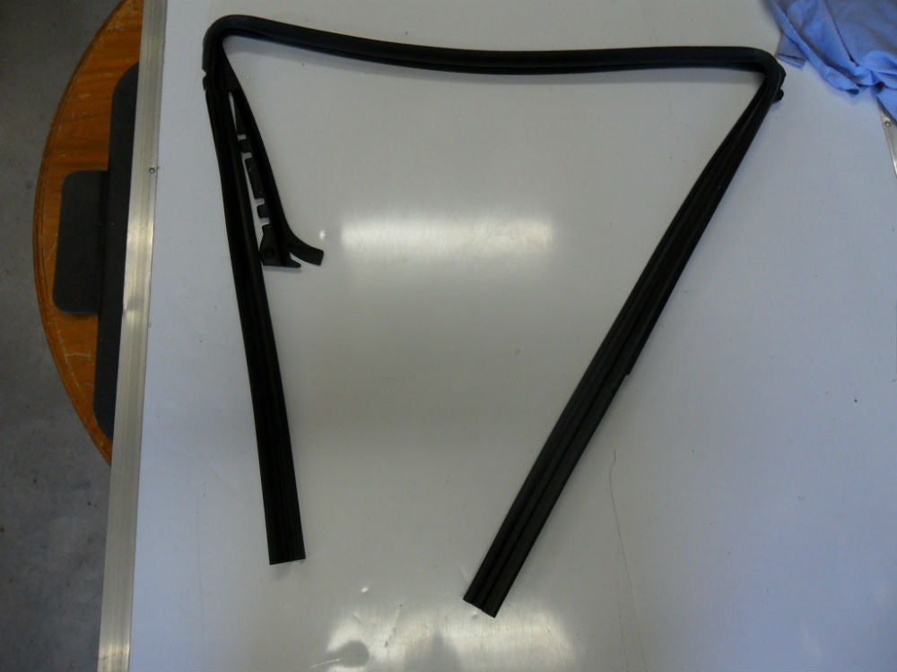 Toyota Yaris Genuine Left Hand Rear Door Rubber Channel New Part