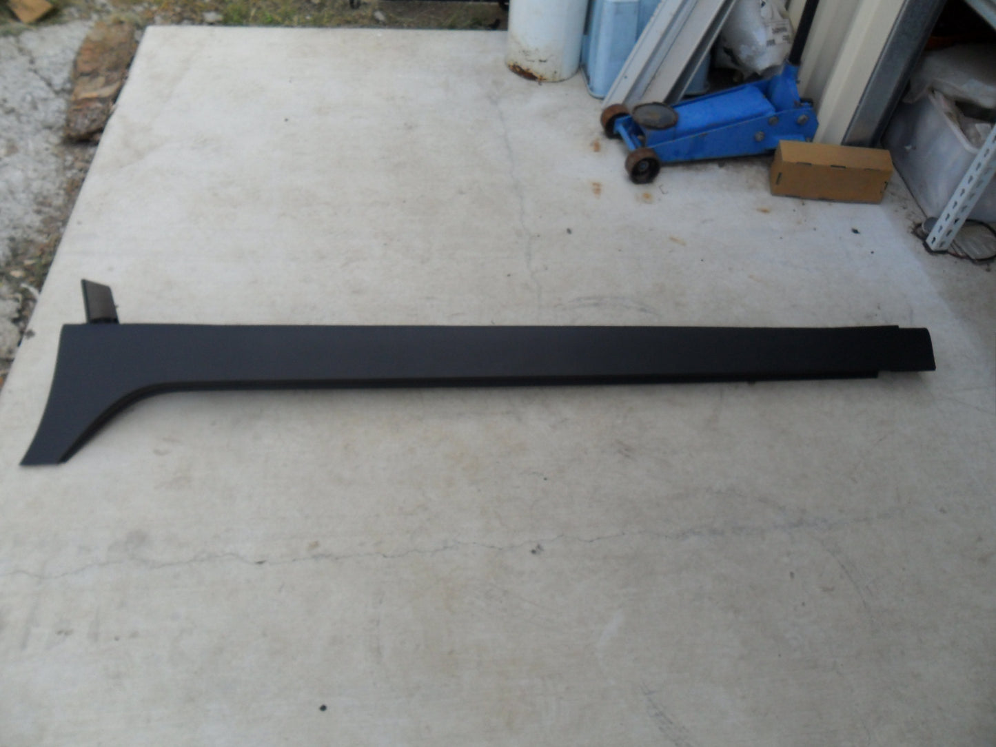 Hyundai Tucson Left hand Sill Moulding NEW PART