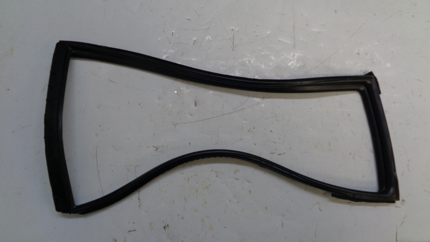 TOYOTA KLUGER GENUINE RIGHT (DRIVER) REAR 1/4 GLASS WEATHERSTRIP NEW PART