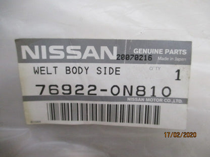 Nissan Pulsar Genuine Left Hand Front Door Welt Body Side Rubber New Part