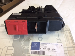 Mercedes-Benz GLK350 Genuine junction block-battery fuse box new part