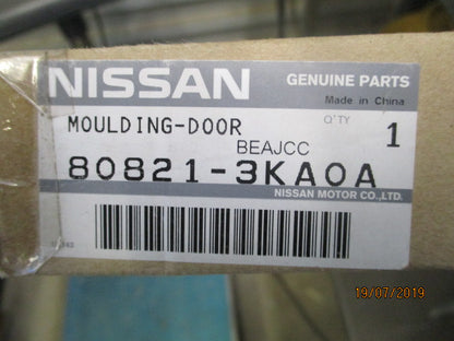 Nissan Pathfinder Genuine Left Hand Front Out Side Weather Strip New Part