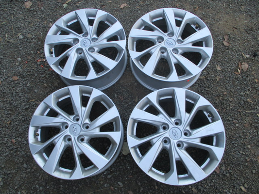 Hyundai Tucson Genuine Alloy Rims Set of 4 Used VGC