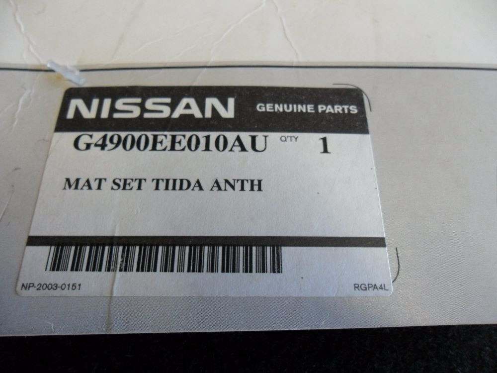 Nissan Tida C11 genuine carpet mat set front & rear new pa