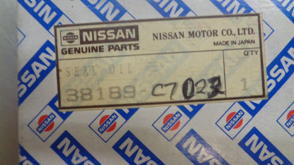 Nissan Navara/Pathfinder Genuine Oil Pinion  Seal new part