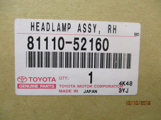Toyota Echo Sedan Genuine Right Hand Head Light New Part.