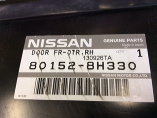 Nissan Xtrail T30 Genuine right hand front door skin new part