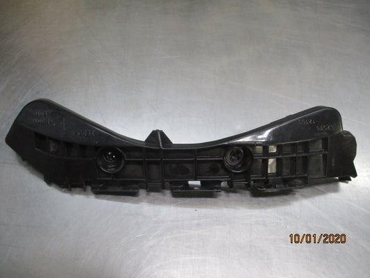 Toyota Corolla Hatch Genuine Left Hand Rear Bumper Retainer New Part