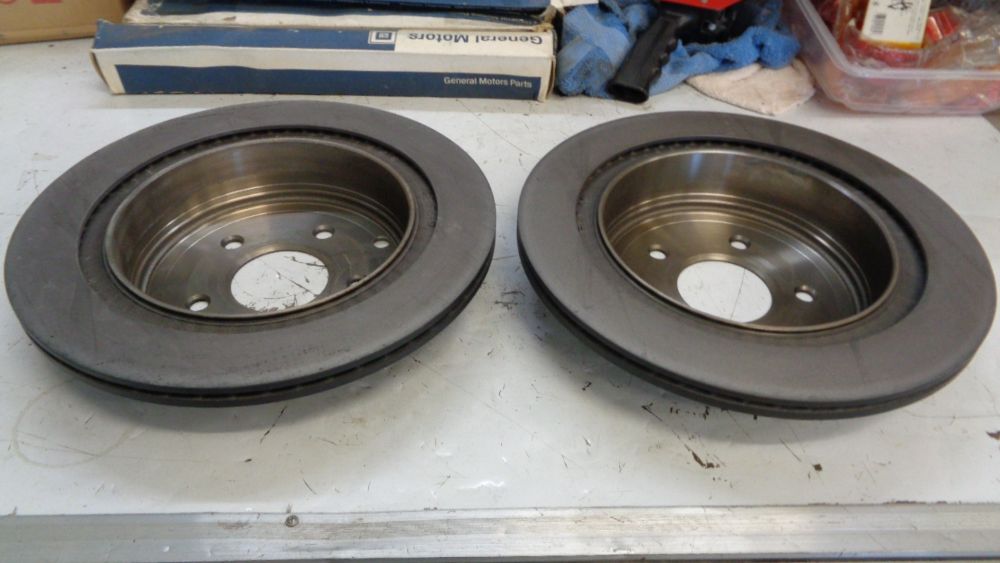Nissan Pathfinder R52 Genuine Rear Brake Rotor Set New Part