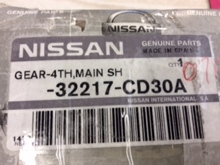 Nissan Navara D40M / R51M Pathfinder Genuine 4th gear main shaft New Part