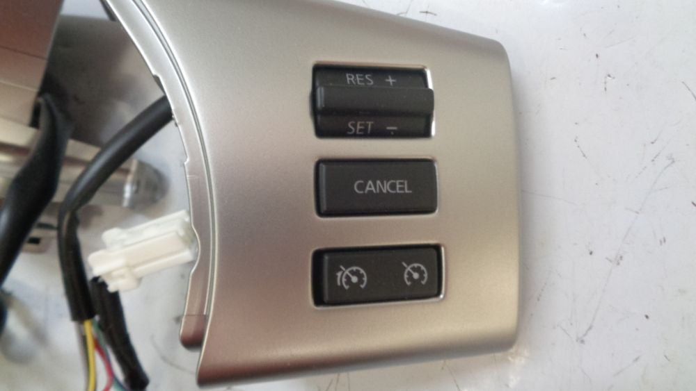Nissan Pathfinder R51 Genuine Steering Wheel Controls New Part