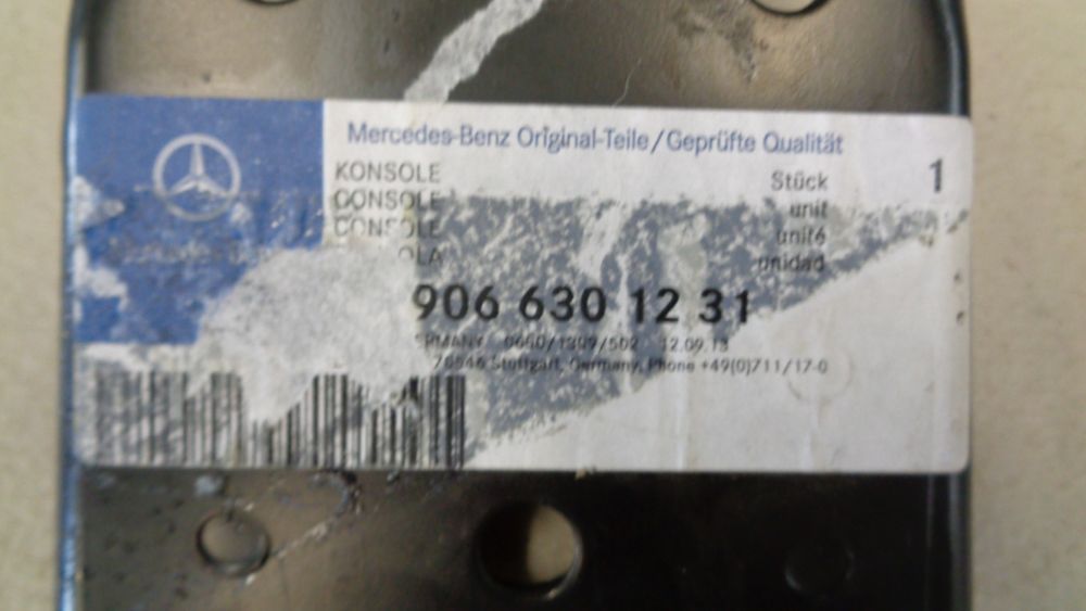 Mercedes-Benz Sprinter 906 Genuine Rear Door Magnet Bracket New Part
