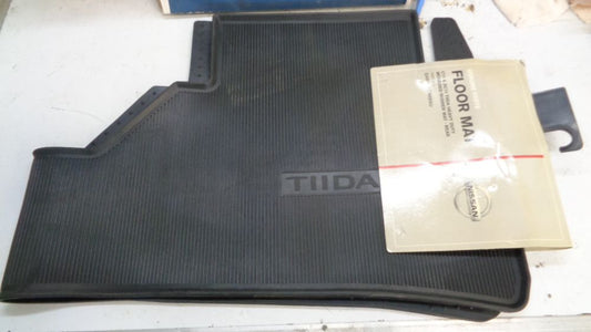 Nissan Tiida Genuine H/Duty 2nd row rubber mat 1 piece New Part