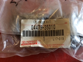 Toyota Landcruiser/Hilux/4runner genuine Caliper kit front new part