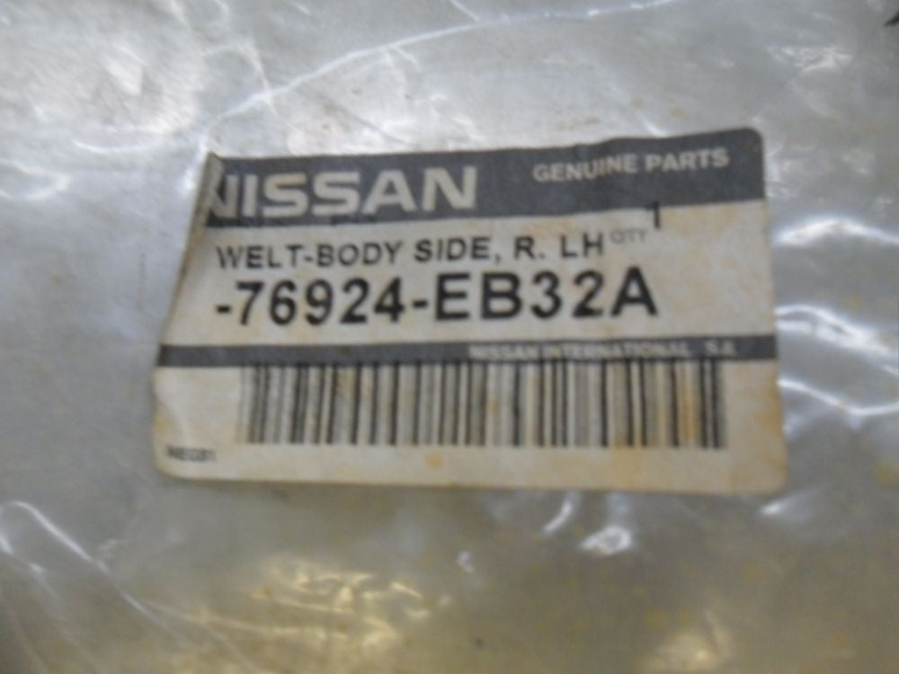 Nissan Navara D40M Genuine Left Hand Rear Welt Body Weather Strip New Part