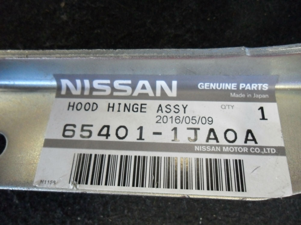 Nissan Elgrand Genuine Left Bonnet Hinge New Part