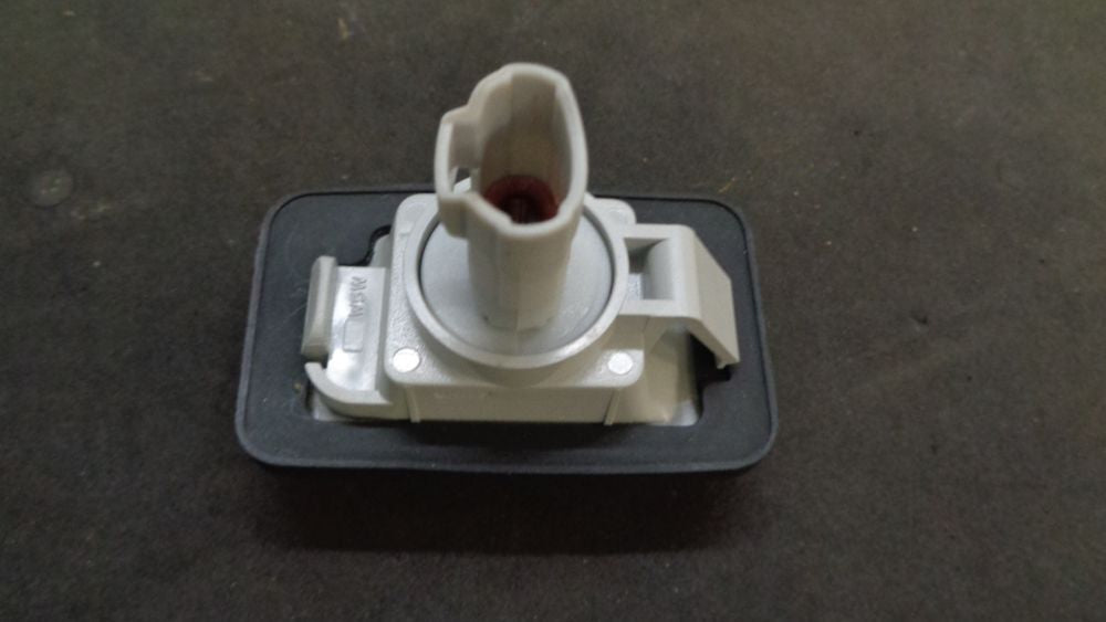 TOYOTA HILUX GENUINE GUARD INDICATOR LAMP PAIR NEW PART