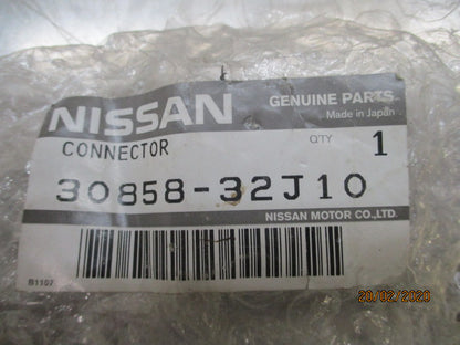 Nissan Maxima / Bluebird Genuine A/C Connector New Part