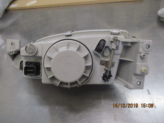 Hyundai Elantra Right Hand Front Headlight Reconditioned Used Part VGC