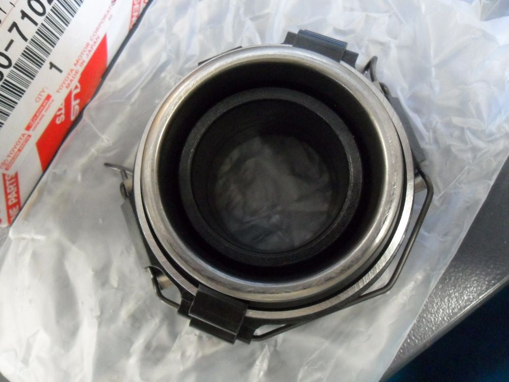 Toyota Hilux Genuine Clutch release Bearing new part