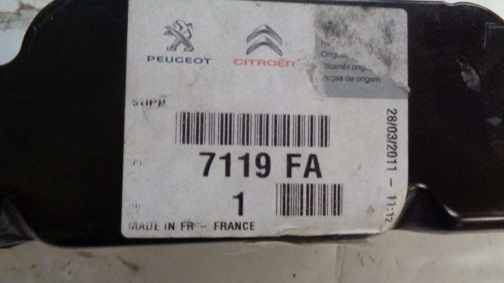 Peugeot 407 Sedan Genuine right (driver) front bumper bar wing bracket New Part