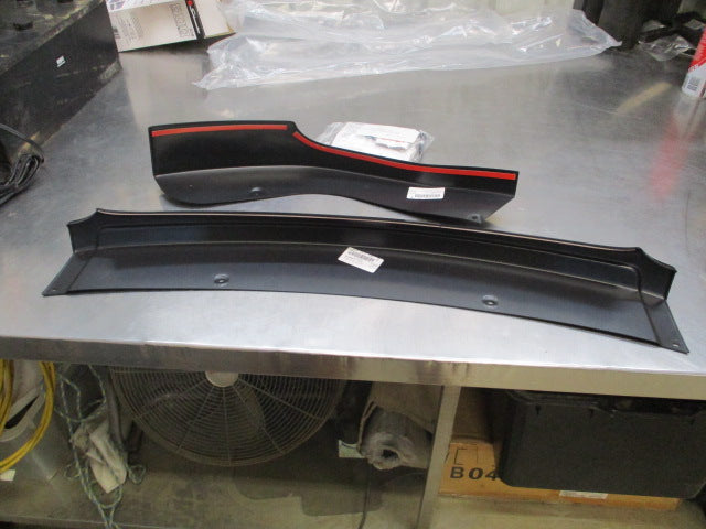 Holden VE SS-SV6 Series 2 Genuine Replacement Center & Left Hand Front New Part