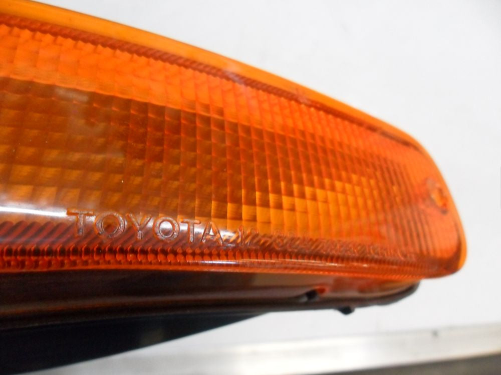 NEW Right Hand Front Bar Indicator Suitable for Toyota AE92 New Part