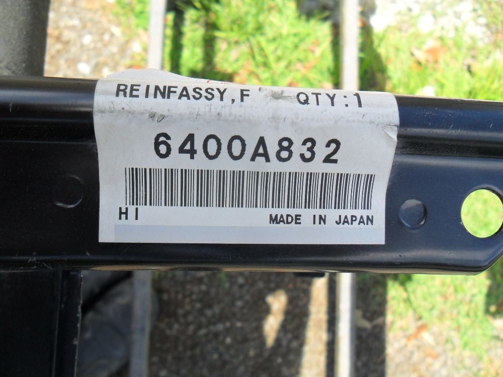 Mitsubishi Lancer Genuine  Front Bar Center Reo New Part
