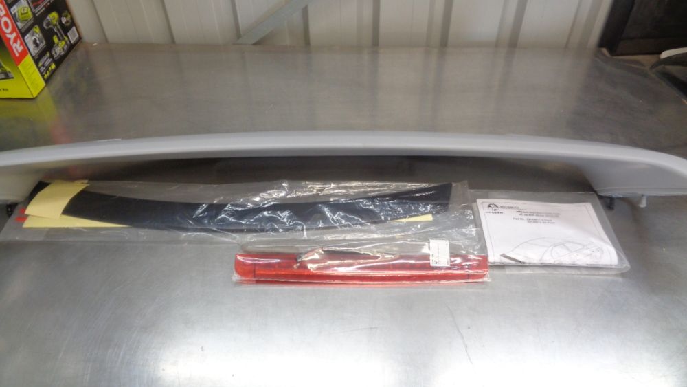 Holden VZ Commodore Genuine Spoiler Wing Kit w/Stop Light New Part